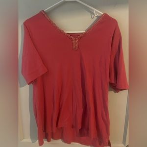 Womens plus size shirt brand is Croft and Barrow size 2X